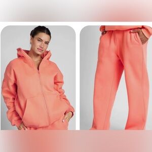 COMFRT Hoodie and Sweatpants Set XS